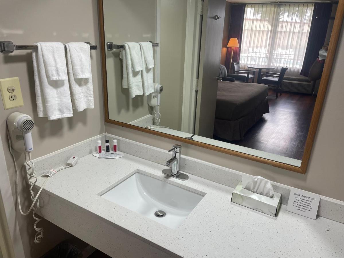 Super 8 By Wyndham Valdosta Mall Esterno foto